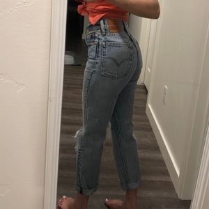 Levi’s High Waisted Wedgie Fit jeans (distressed)